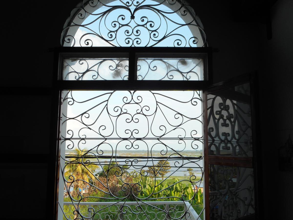 Epoca Iquitos Hotel Exterior photo